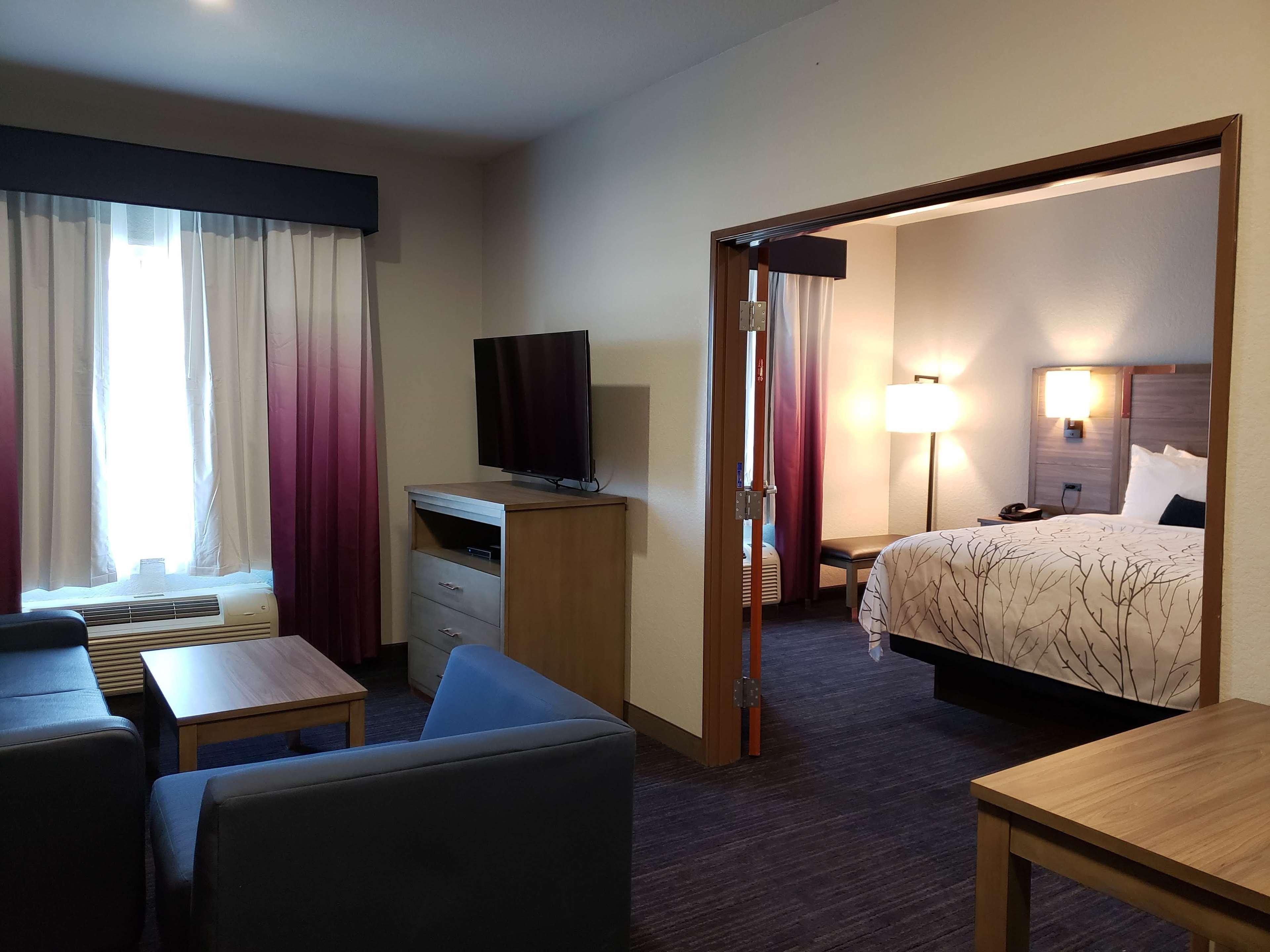 Best Western Plus East & 3*