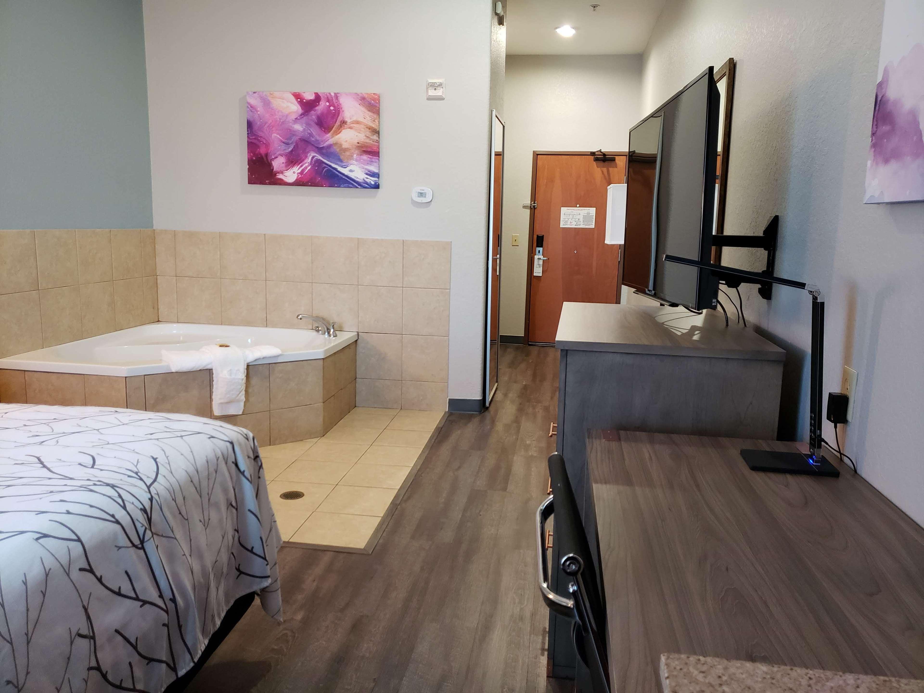 Best Western Plus East &