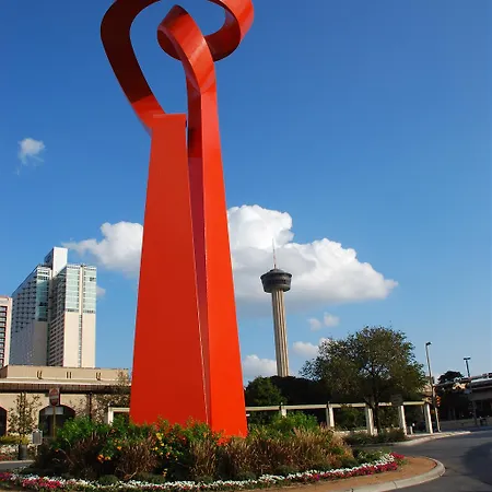Best Western Plus San Antonio East Inn & Suites 
